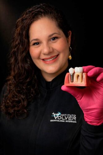 Dra-Larissa-Camargo---implante